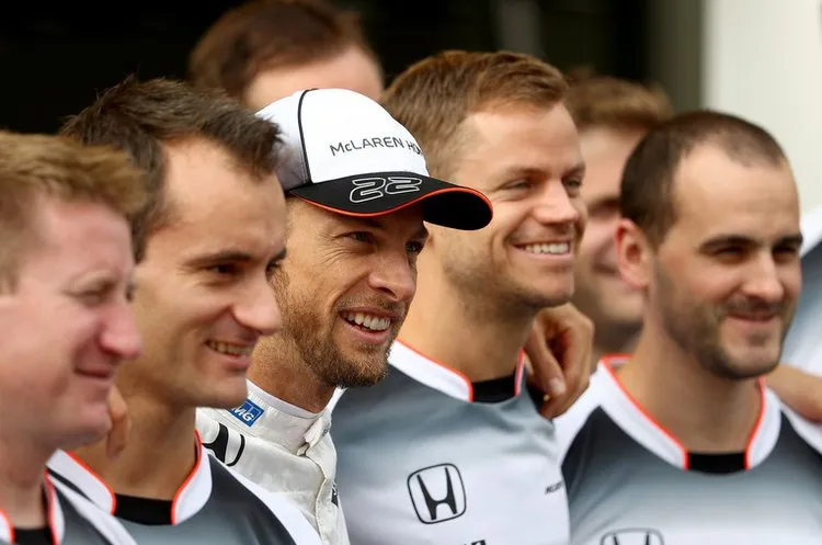 jensonbuttonf1grandprixjapanpracticefqcyqcbs8orx