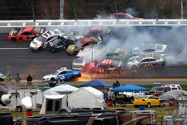 johnson the clash crash accident daytona 001