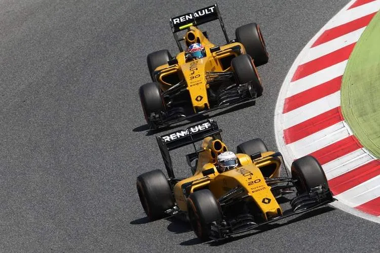 kevin magnussen and jolyon palmer renault sport f1 team rs16 spanish grand prix
