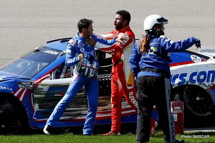kyle larson bubba wallace punch up fight nascar 001
