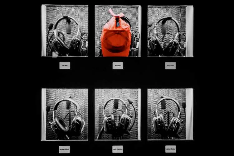 lauda cap 2019 headset mercedes red2
