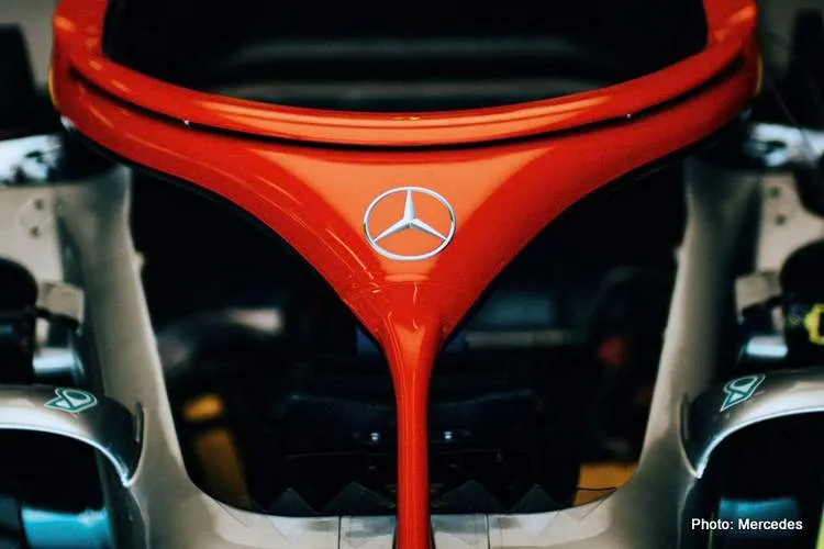 lauda mercedes red halo