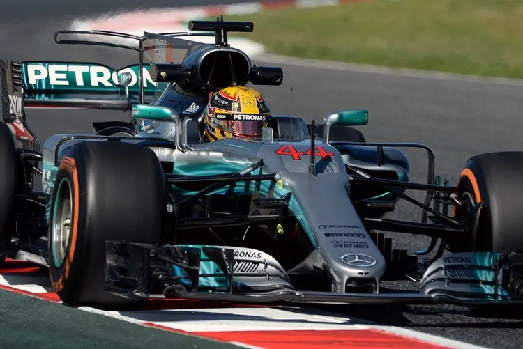 lewis hamilton barcelona fp1