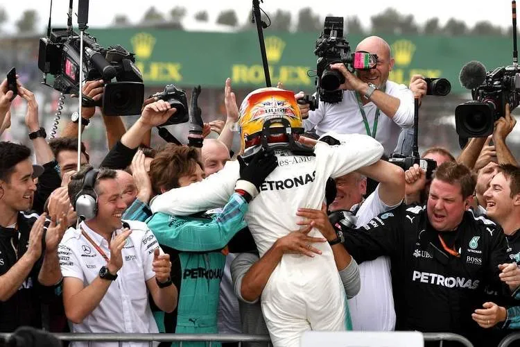 lewis hamilton bleibt der koenig von silverstone 41 71850771