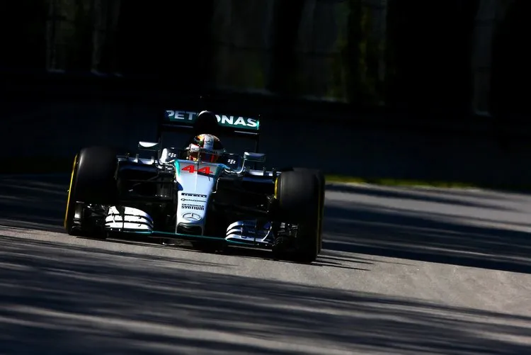 lewis hamilton canadian f1 grand prix qualifying 1l0w24c rb6x