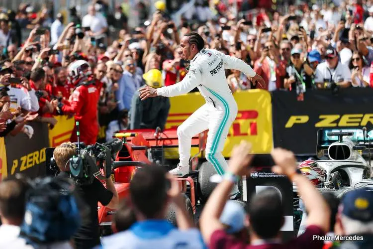 lewis hamilton celebrates 2019