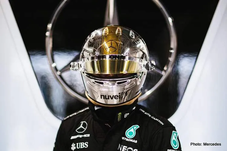 lewis hamilton f1 chrome helmet suzuka 2023