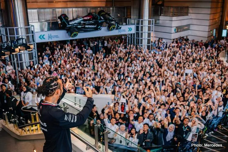 lewis hamilton mercedes