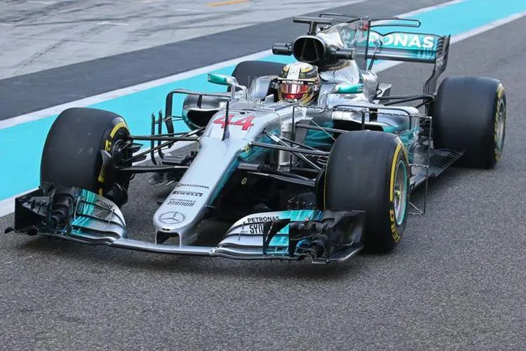 lewis hamilton mercedes abu dhabi test 1 28 november 2017 fotoshowbig a868a5d3 1133423