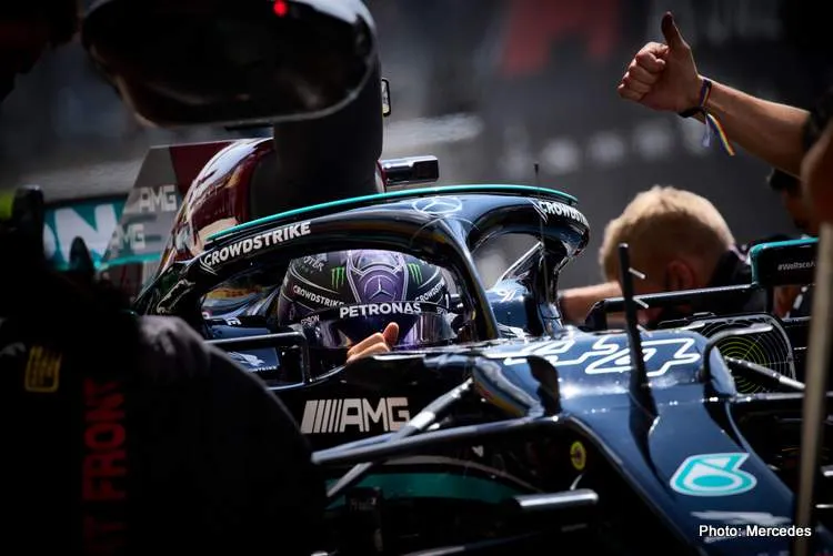 lewis hamilton mercedes formula 1 hungarian grand prix qualifying