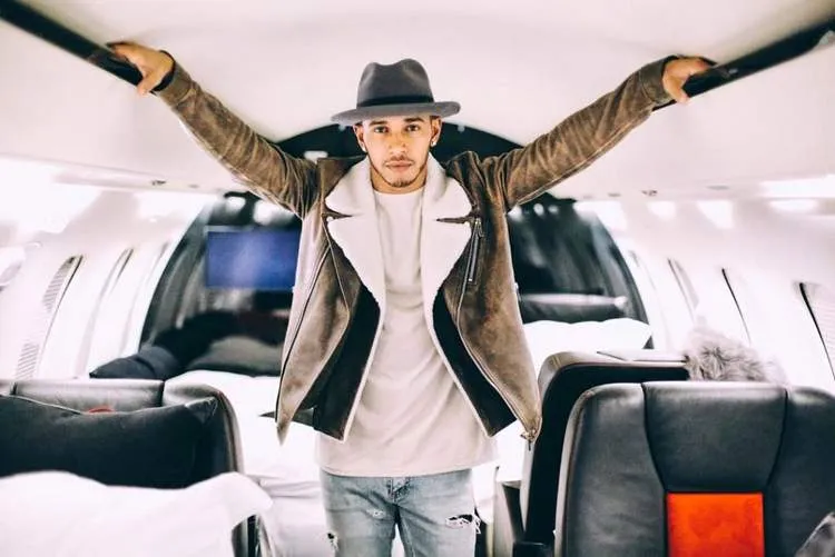 lewis hamilton private jet 2 1024x683 1
