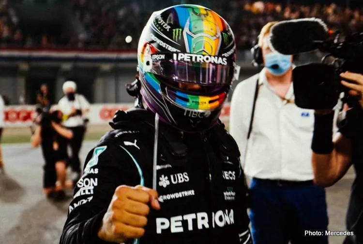 lewis hamilton rainbow helmet