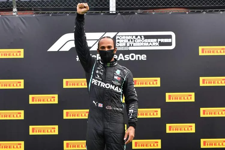 lewis hamilton salute