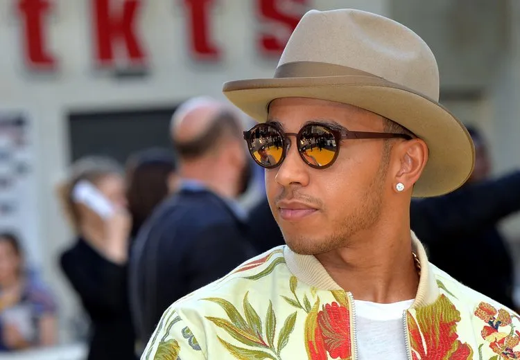 lewis hamilton stars appear minions world bc yama93skx