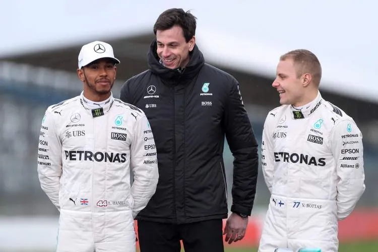 lewis hamilton toto wolff valtteri bottas 001