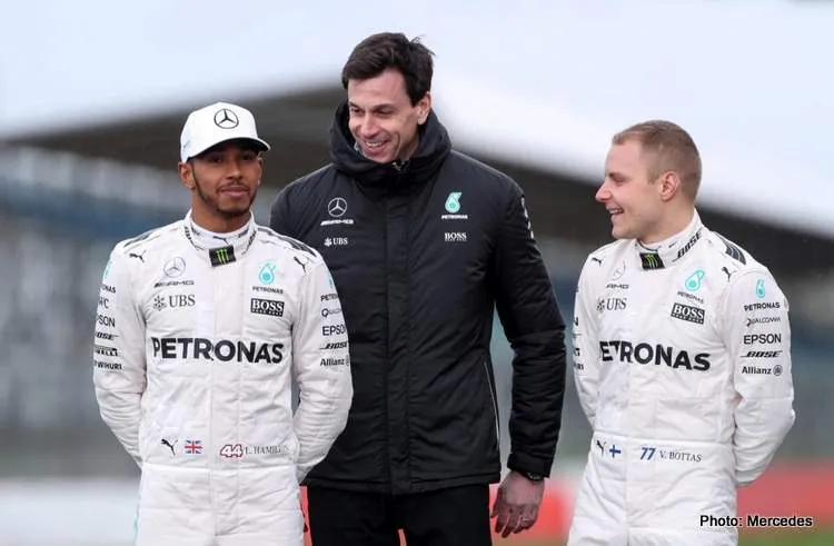 lewis hamilton toto wolff valtteri bottas 77778708