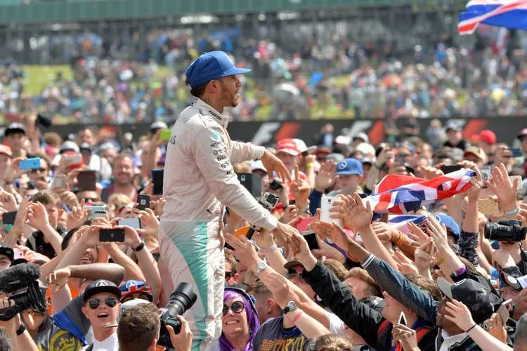 lewis hamilton wins british grand prix 1
