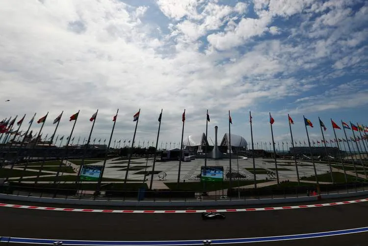 lewishamiltonf1grandprixrussiapracticei0pkcqsw65ax