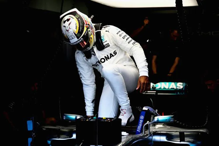 lewishamiltonf1grandprixsingaporepracticex5juz2j4n0rx