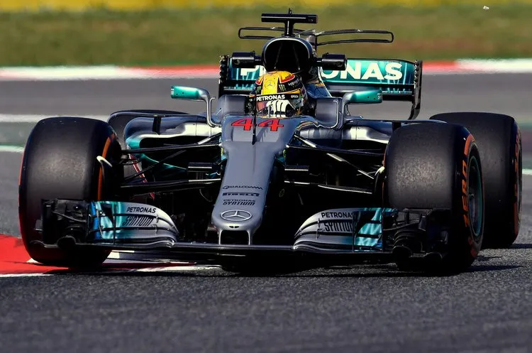 lewishamiltonspanishf1grandprixpracticeplnqafwocutx
