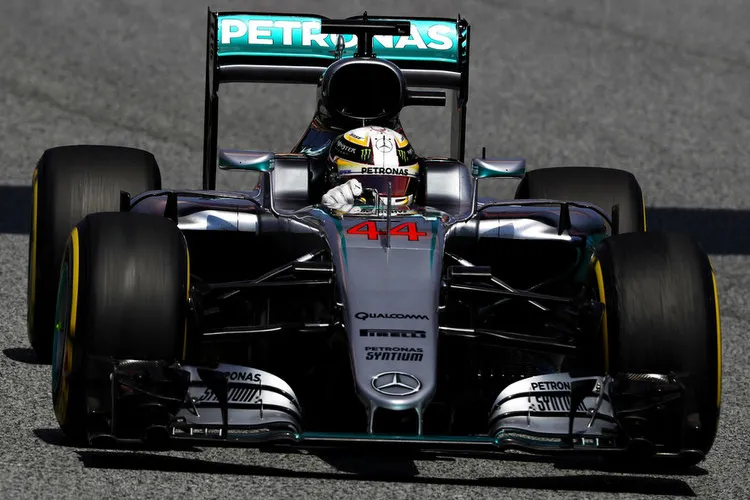lewishamiltonspanishf1grandprixqualifying373qmwshgqvx 001