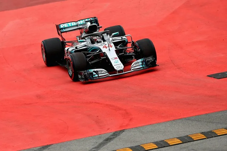 lewishamiltonspanishf1grandprixqualifyingfr8kqksktozx