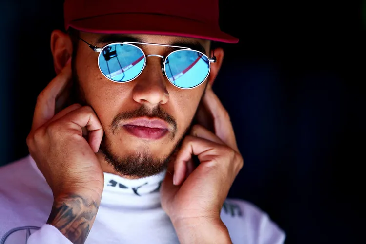 lewishamiltonspanishf1grandprixqualifyingvsx87tqonhdx