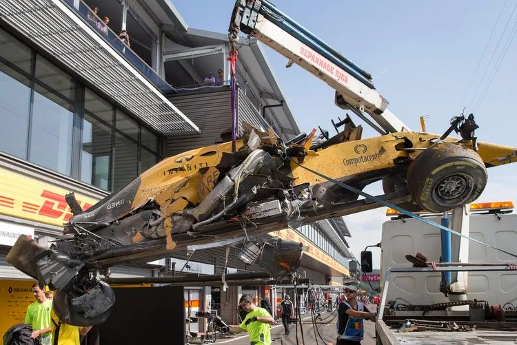 magnussen crash spa