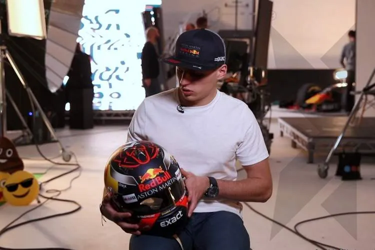 max 2018 helmet reveal 1b