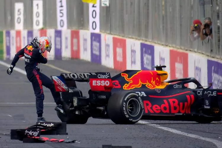 max verstappen crashes out of lead of azerbaijan grand prix 1