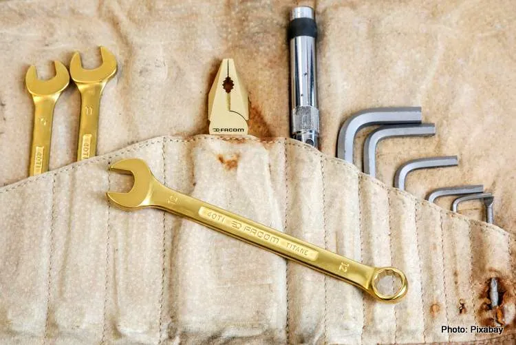 mclaren f1 tool kit 4 scaled 1