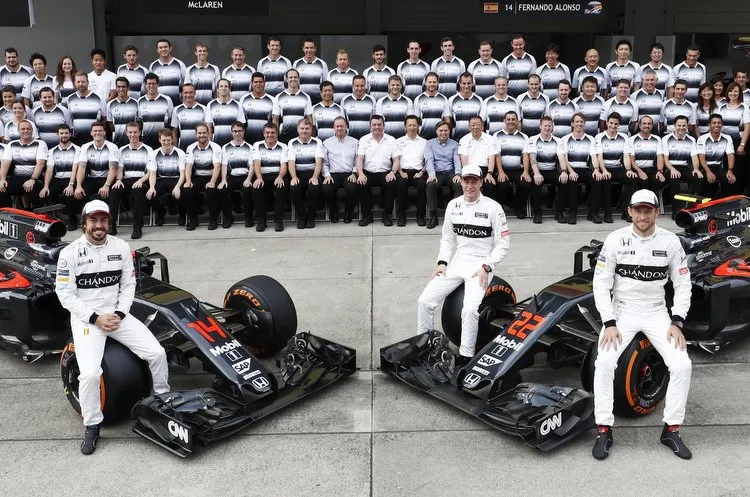 mclaren team 001