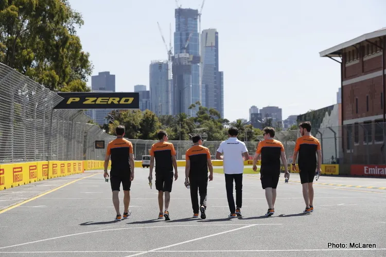 mclarentrackwalkaus