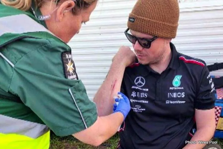 melbourne fans injured debris 2023