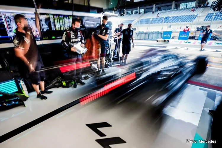 mercedes pit garage bo toto wolff