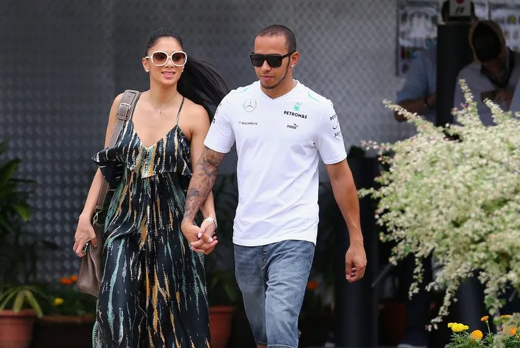 nicole scherzinger lewis hamilton f1 grand az 8qml0irux