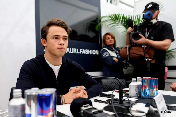nyck de vries f1 alphatauri