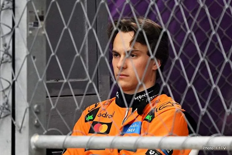 oscar piastri baku dg f1