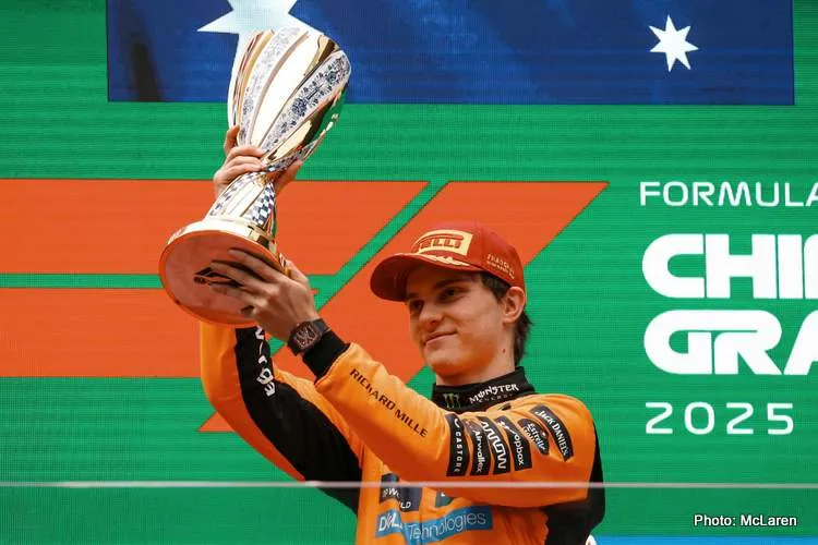 oscar piastri mclaren f1 chinese grand prix winner podium