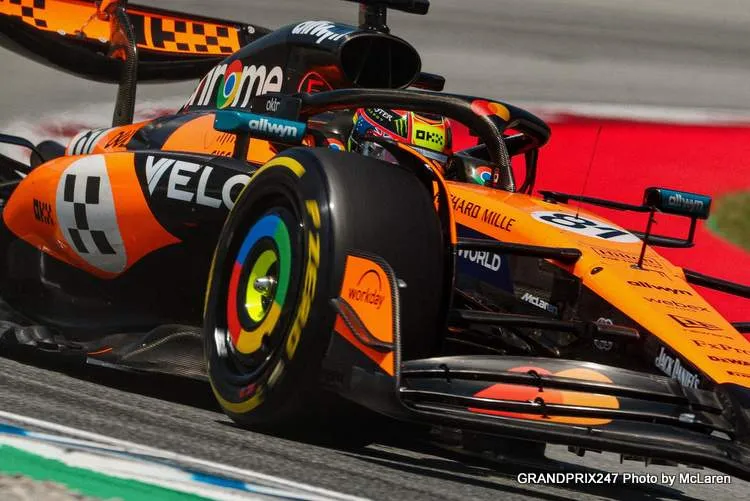 piastri mclaren barcelona 2025