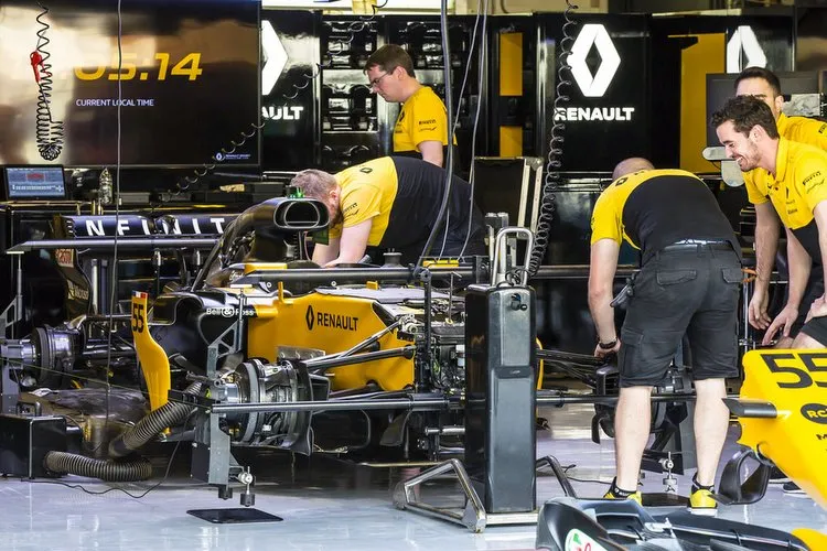 renault f1 pit garage