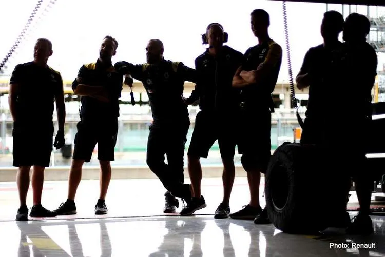 renault pit crew
