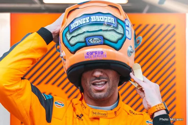 ricciardo barcelona garage 2 2022