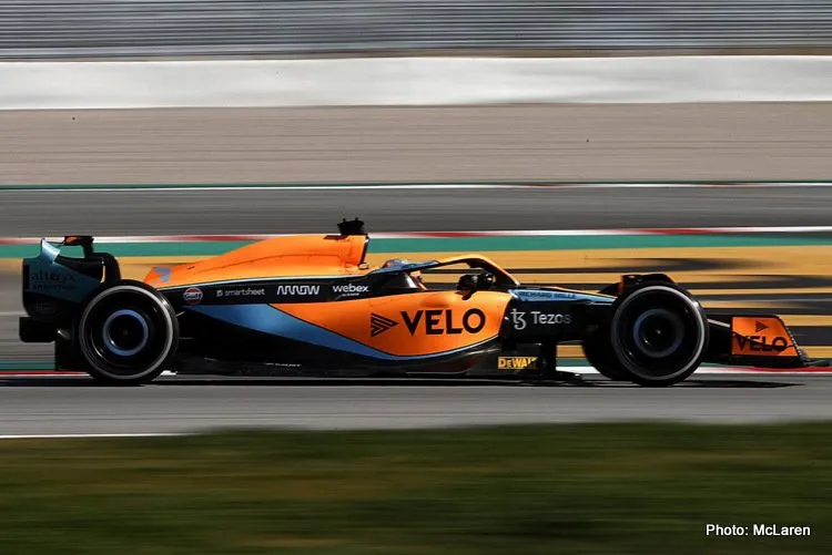 ricciardo mclaren testing barcelona day one