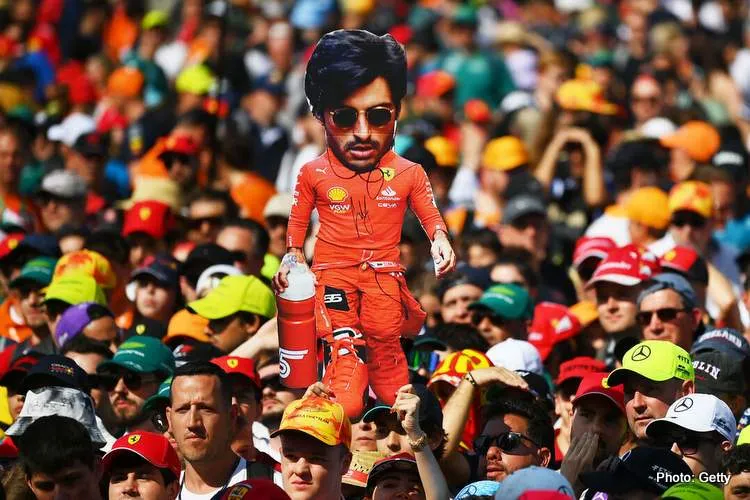 sainz fans barcelona f1 qualifying