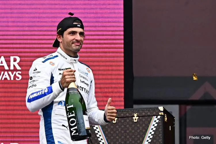 sainz podium baku