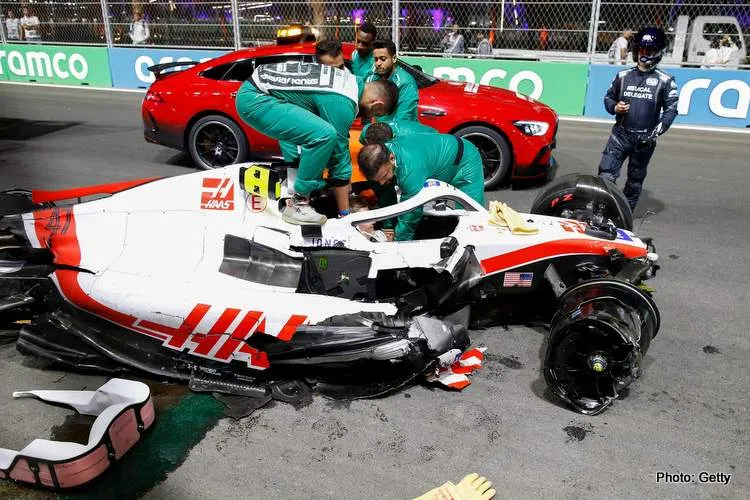 schumacher haas f1 jeddah saudi qualifying crash accident shunt
