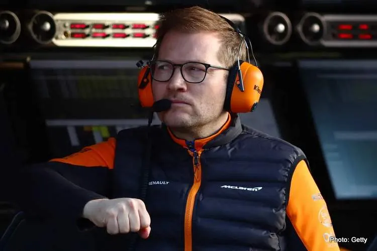 seidl mclaren pit wall 2022