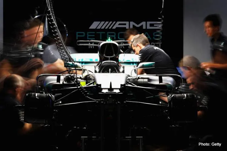 team mercedes garage 171007 ge 1050pits