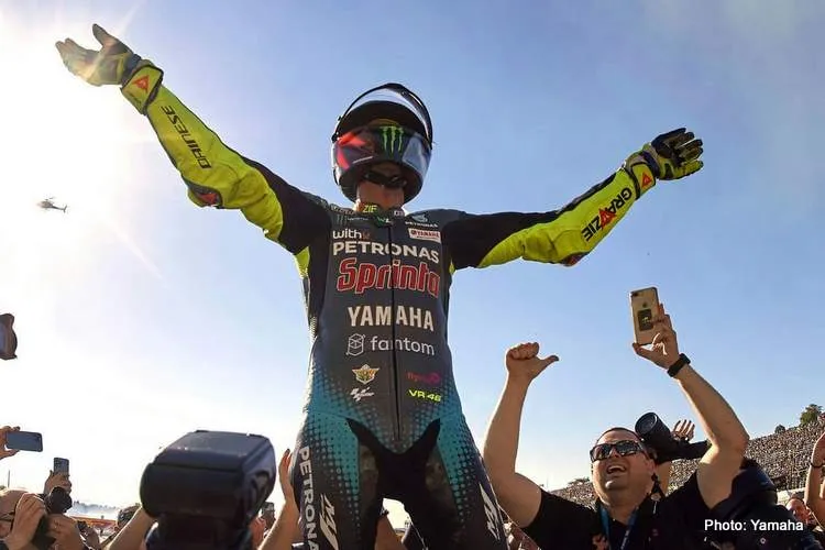 valentino rossi retires last race